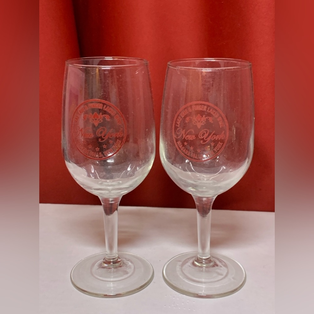 Lake Erie and Fingerlakes Wine glass Vineyard Collectible glasses (2)
